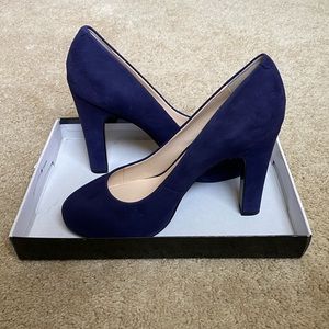 Nine West suede pumps. Navy. Size 8.5W. Never worn!